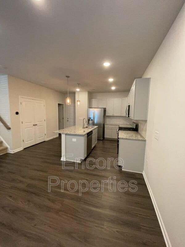 Building Photo - 908 Robbie Jackson Ln