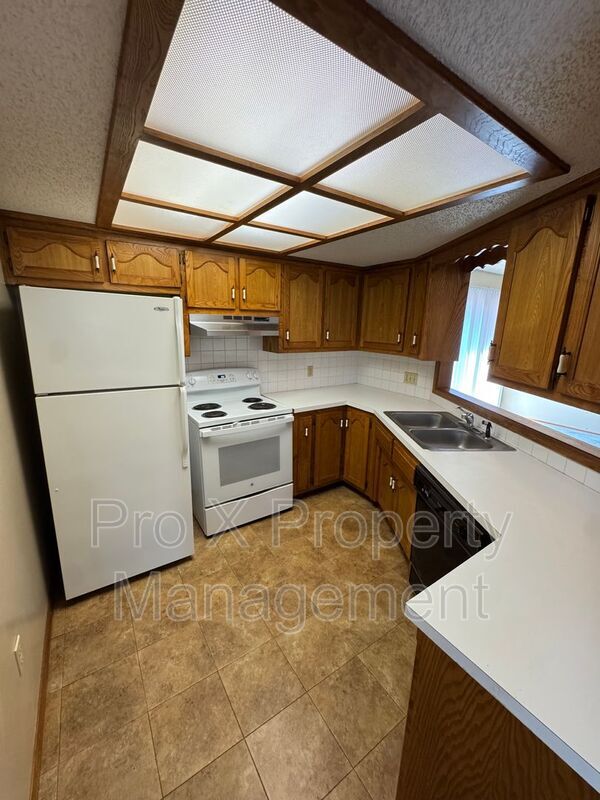 Building Photo - 510 E Elm St