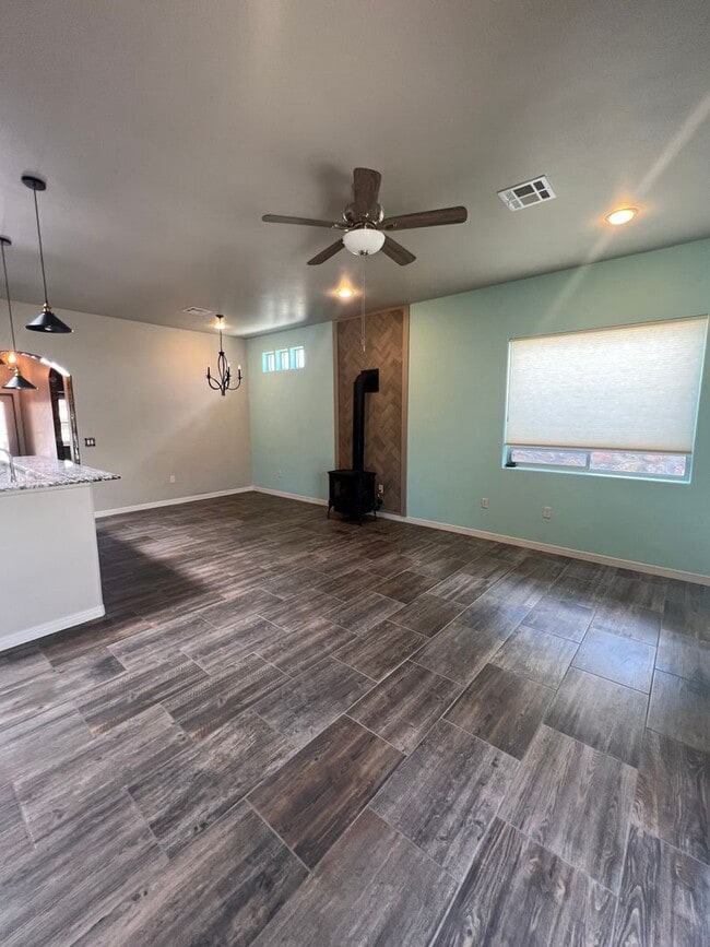 Building Photo - Nice Townhome in Gated Community with Pool...