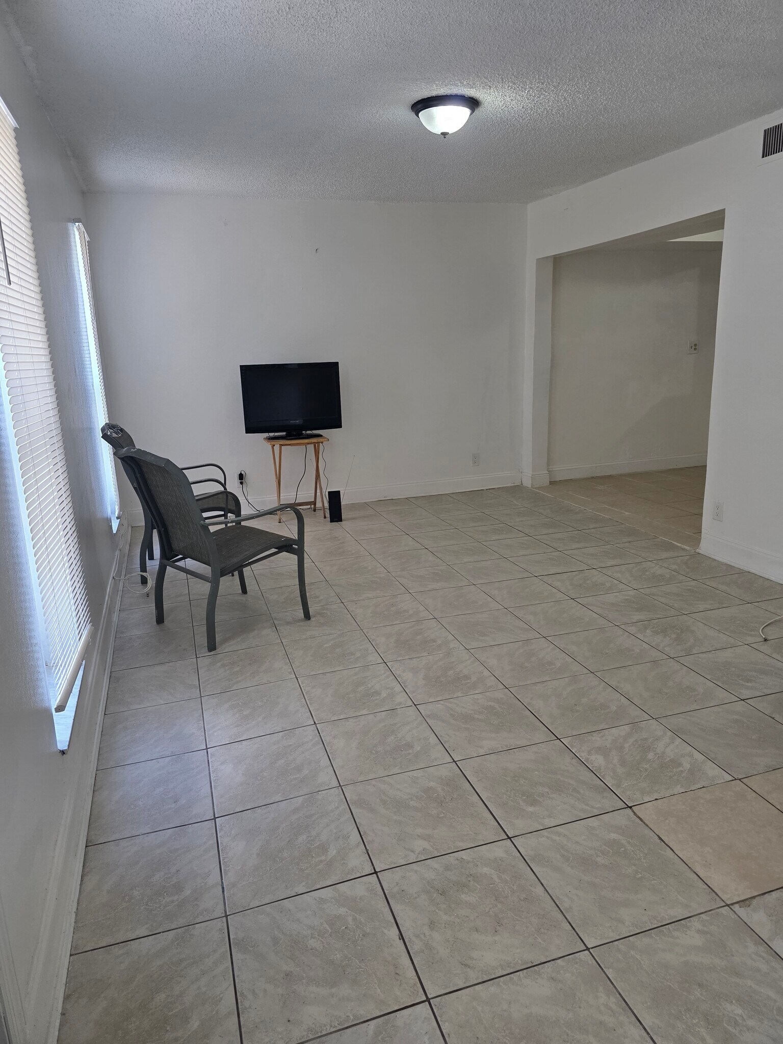 Living Room - 1206 Seaview