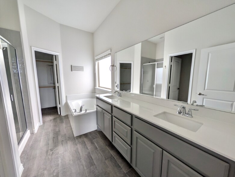 Building Photo - 1013 Sublime Dr