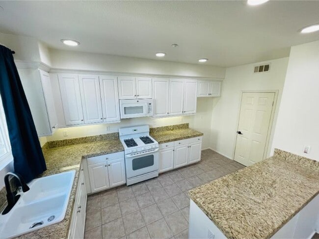 Building Photo - 33590 Willow Haven Ln