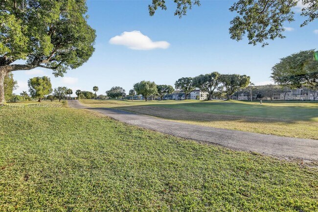 Building Photo - 900 SW 128th Ave