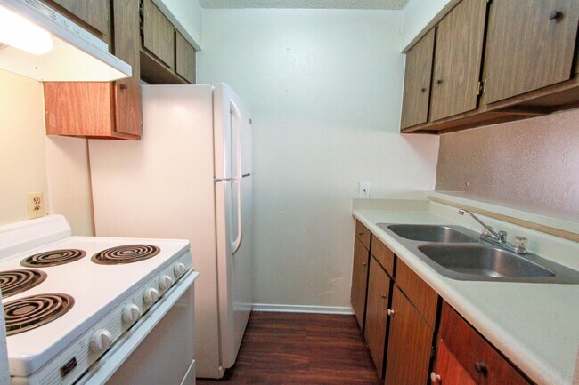 Building Photo - Charming 1-Bedroom, 1-Bath 4-Plex Unit Nea...