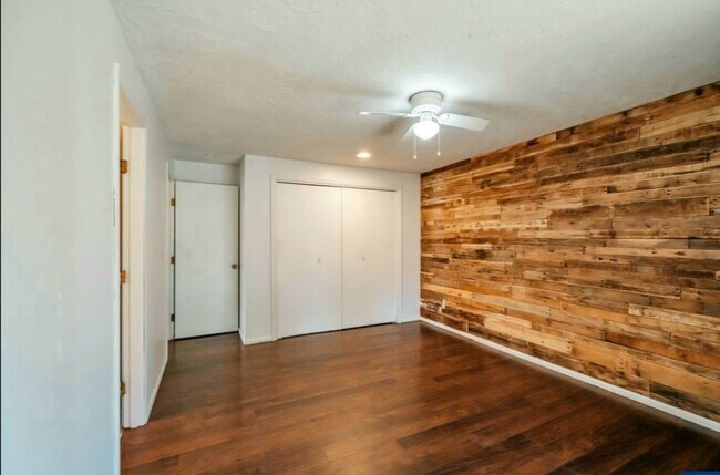 Building Photo - 1420 Cunningham Ln S