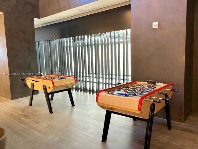 Building Photo - 480 NE 31st St