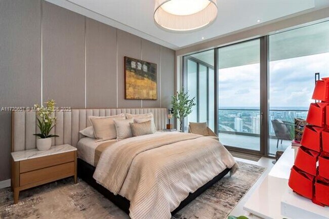 Building Photo - 18975 Collins Ave