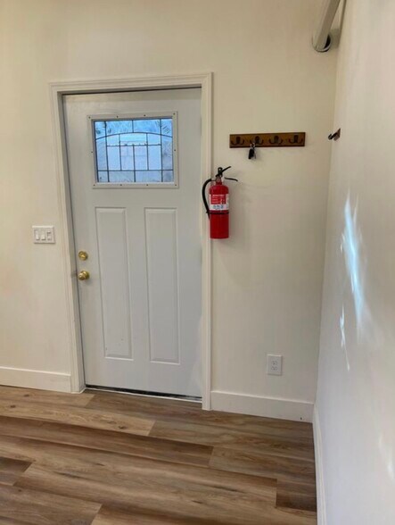 Building Photo - 13353 Killion St