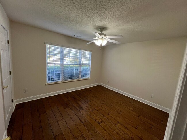 Building Photo - 154 Regency Dr