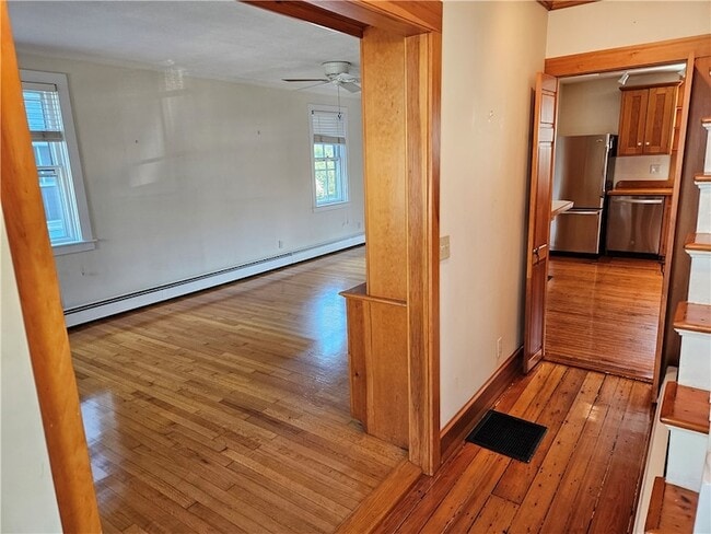 Building Photo - 10 Cherry St