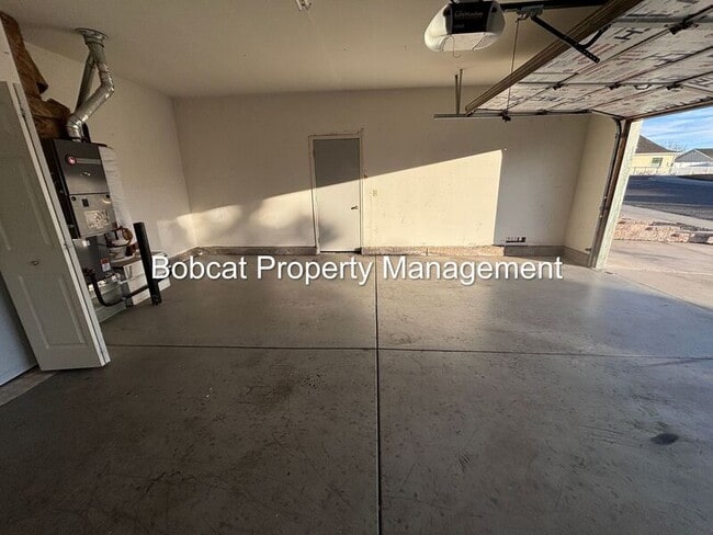 Building Photo - 988 Blue Ridge Dr