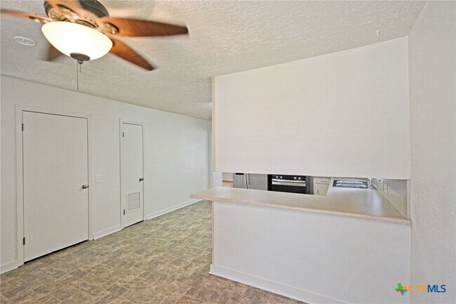 Building Photo - 268 E Mill St