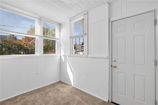 Building Photo - 2520 Laurelhurst Rd