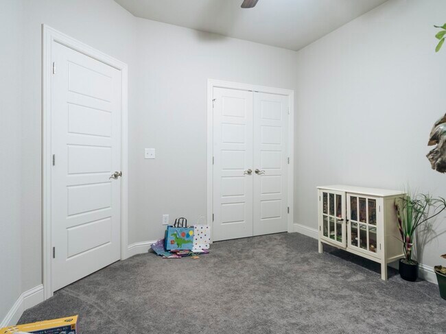 Building Photo - 940 W Ashmore Landing Loop