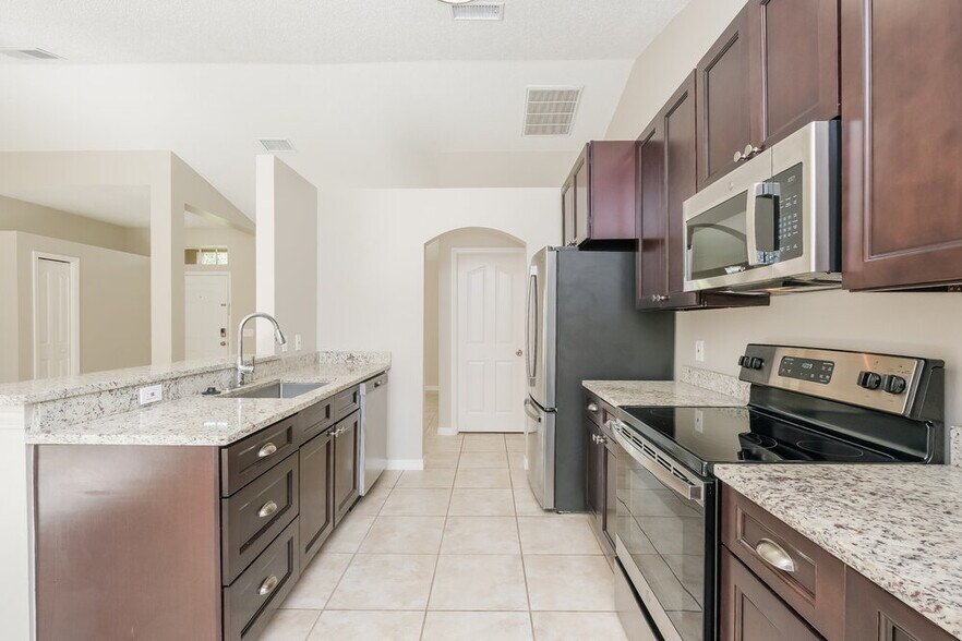 Building Photo - 5616 Brookdale Way