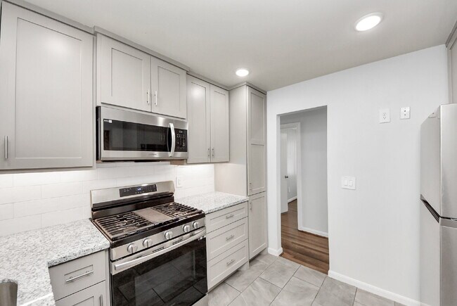 Building Photo - 5003 Enyart St