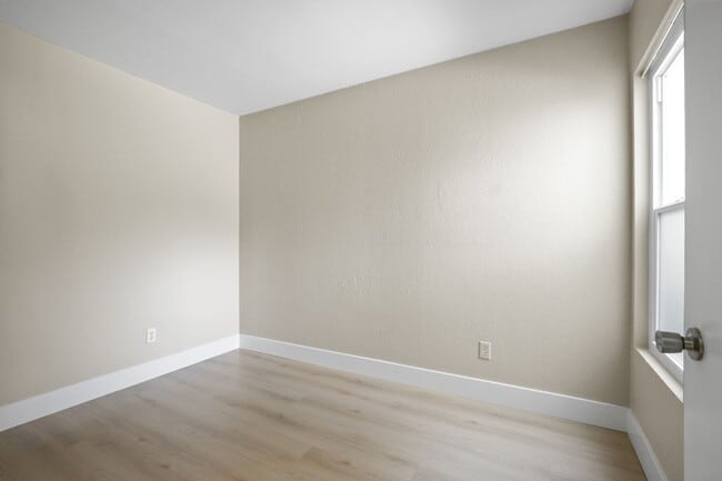 Building Photo - 23732 Hillhurst Dr