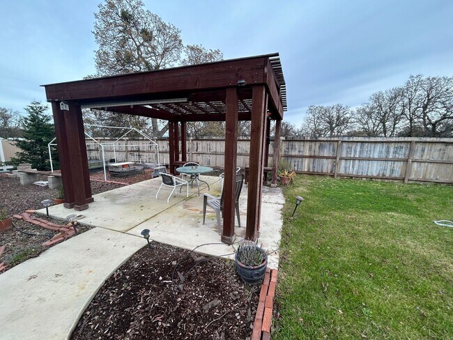 Building Photo - Comfortable 3-Bedroom Home in Gated Cottonwood Community