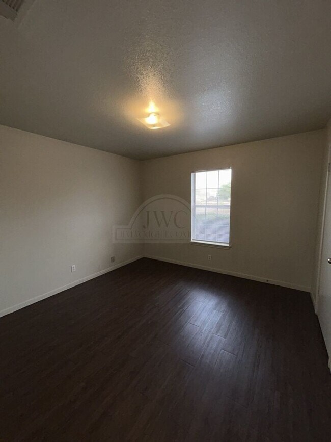 Building Photo - 2005 Windward Dr