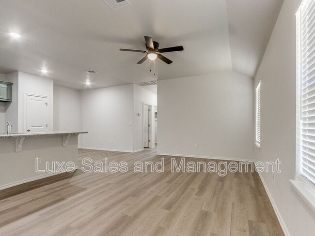 Building Photo - 1543 Pavy Pkwy