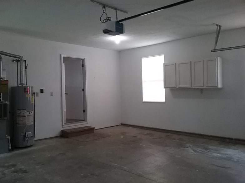 Garage - 12620 Kenai Dr
