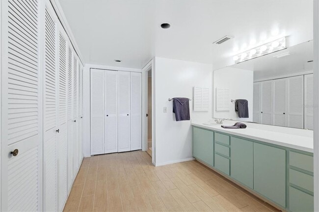 Building Photo - 2089 Gulf of Mexico Dr