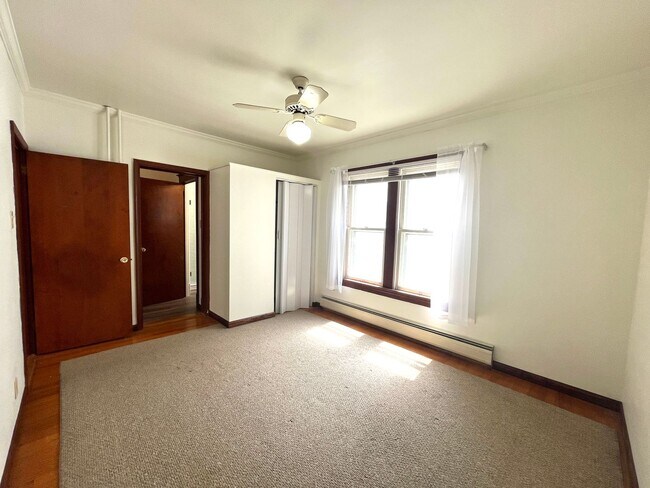 Building Photo - 40 W Caracas Ave
