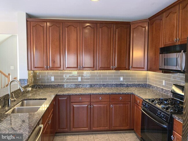 Building Photo - 3384 Governors Crest Ct