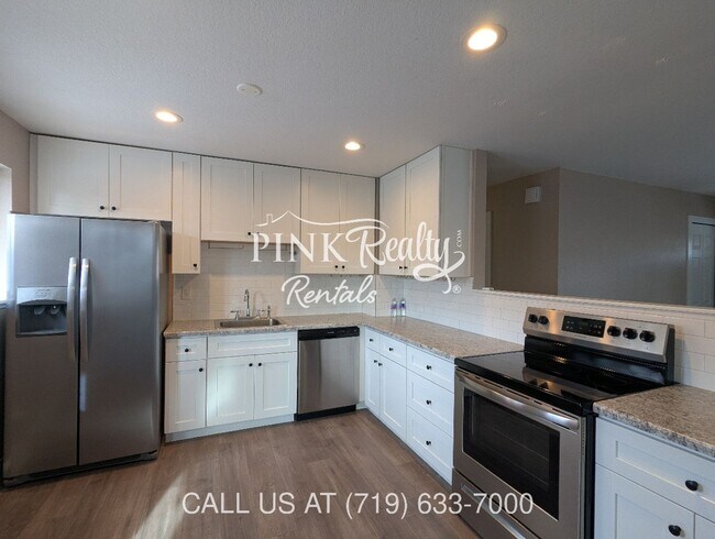 Building Photo - 2545 Lelaray St