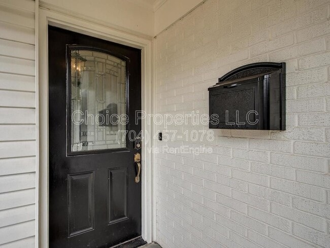 Building Photo - 1201 Seneca Pl