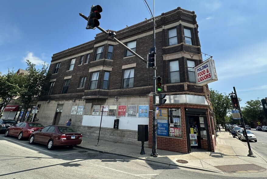 Building Photo - 2009 N Damen Ave