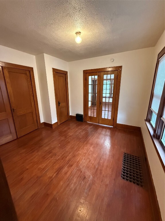 Building Photo - 620 W 5th St