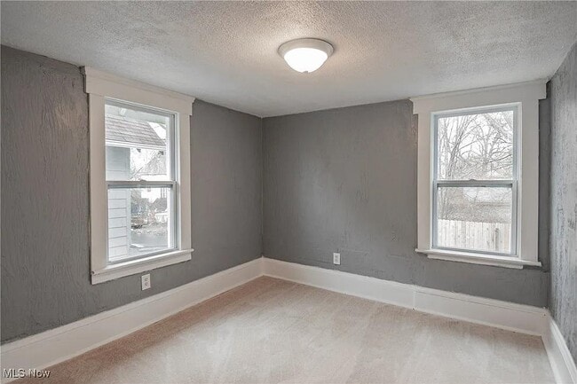 Building Photo - 682 Brown St
