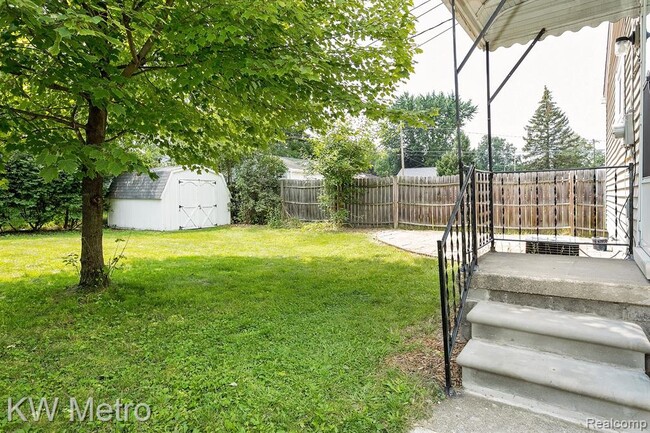 Building Photo - 357 Massoit St