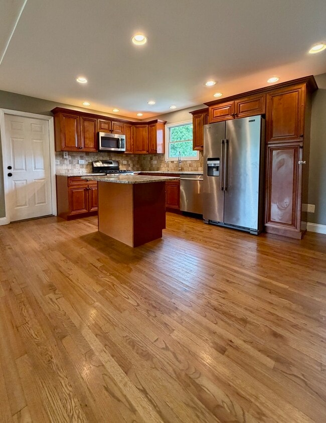 Building Photo - 5S481 Glenoban Dr