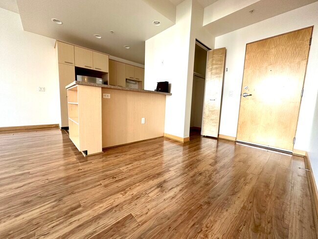 Building Photo - 309 W Washington Ave