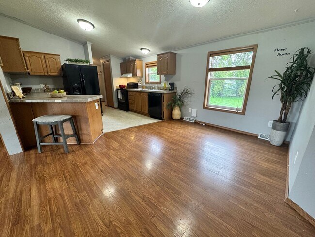 Building Photo - 215 Greenbush Dr