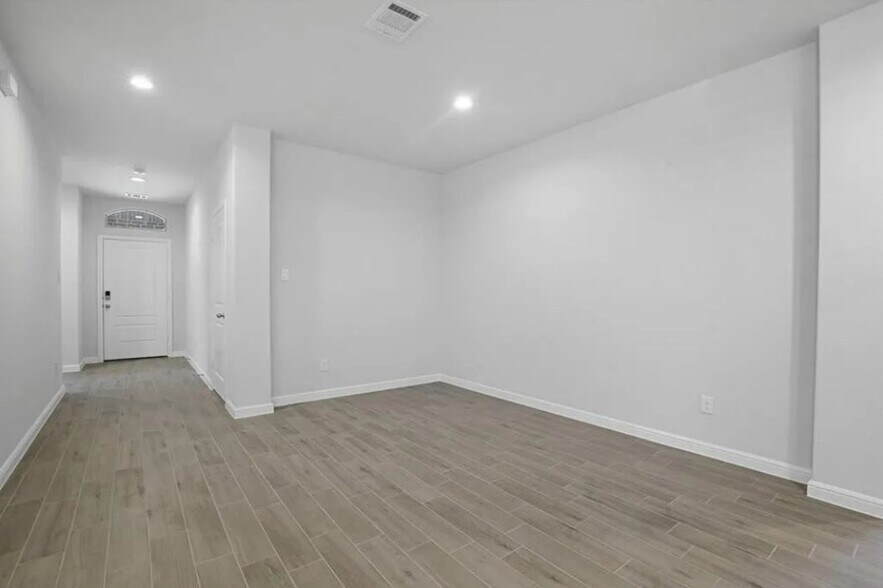 Building Photo - 529 Passenger Trl