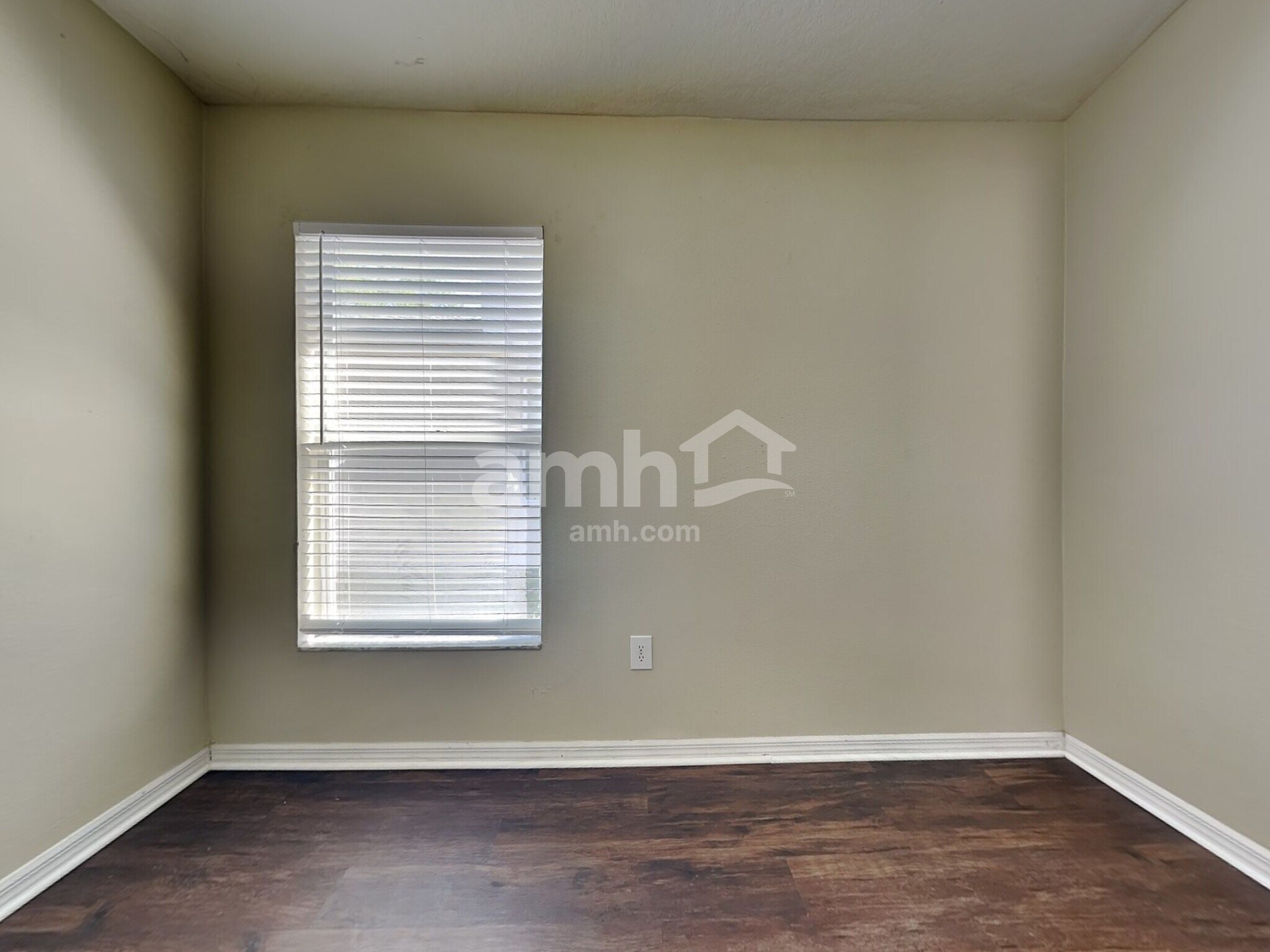 Building Photo - 10431 Blackmore Dr