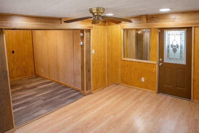 Building Photo - 11529 Main St