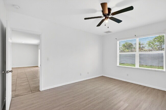 Building Photo - Renovated 4 Beds 2 Baths Single Family on Over a QTR Acre lot | Huge Yard