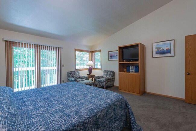 Building Photo - 1702 Forest Ridge Rd
