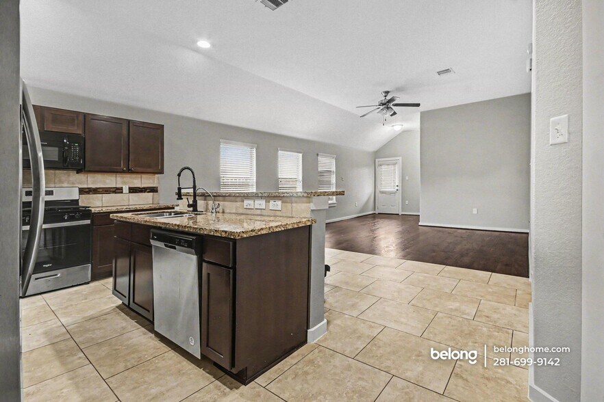 Building Photo - 6911 Rosemont Ct