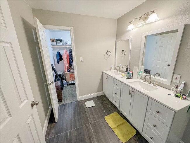 Building Photo - 1402 Peachtree Rd