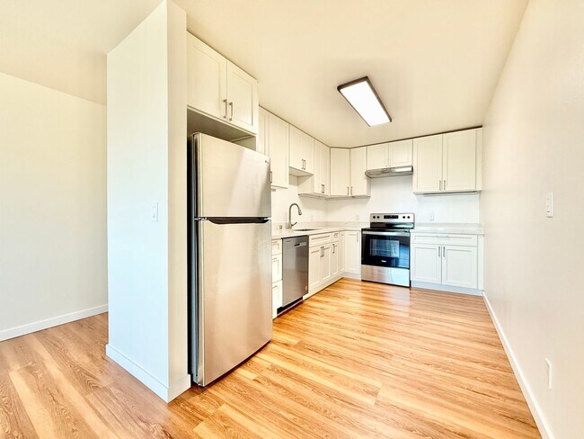 Building Photo - 670 Hillside Blvd
