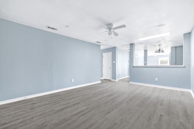 Building Photo - Carriage Place Square