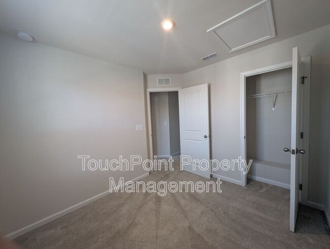 Building Photo - 2059 Langer St