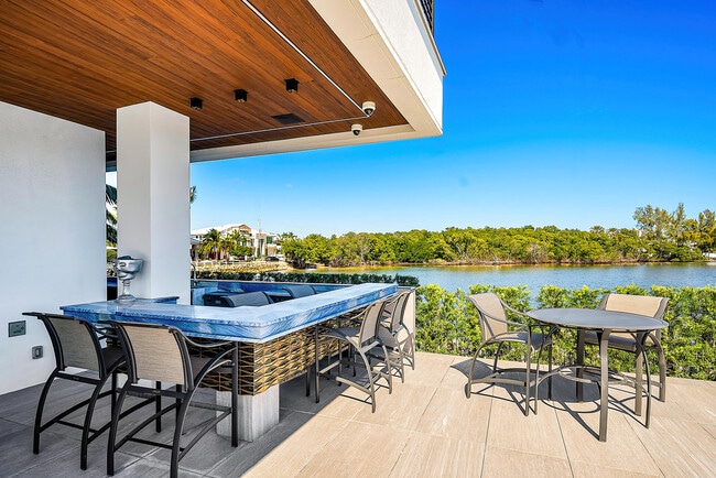 Building Photo - 2934 NE 8th Ave