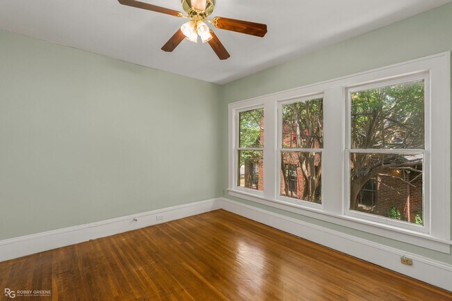 Building Photo - 2 bedroom duplex