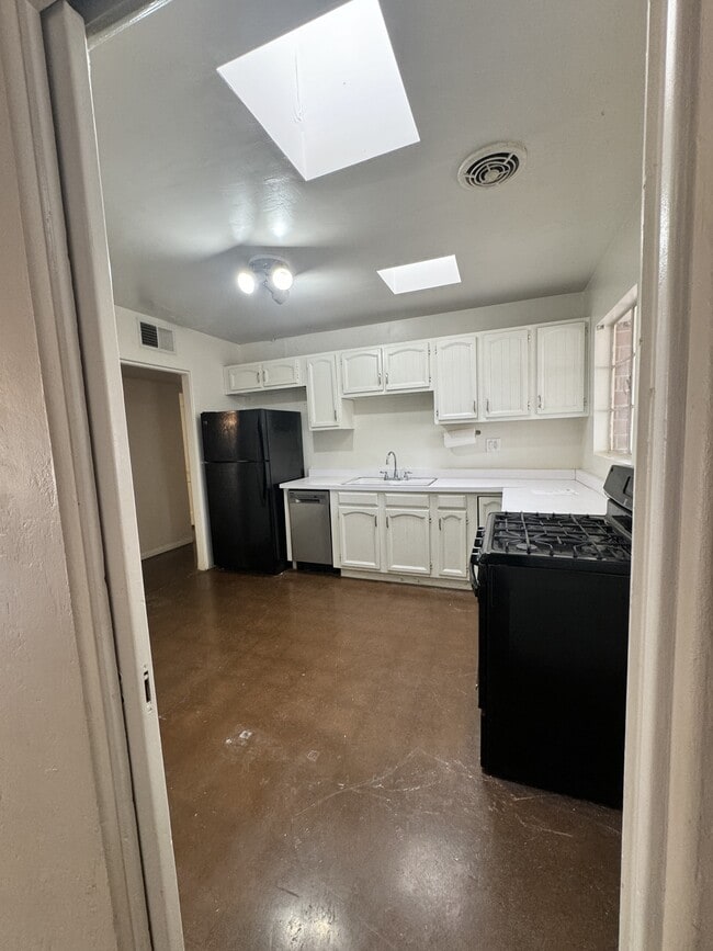 Building Photo - 6132 N 16th Dr